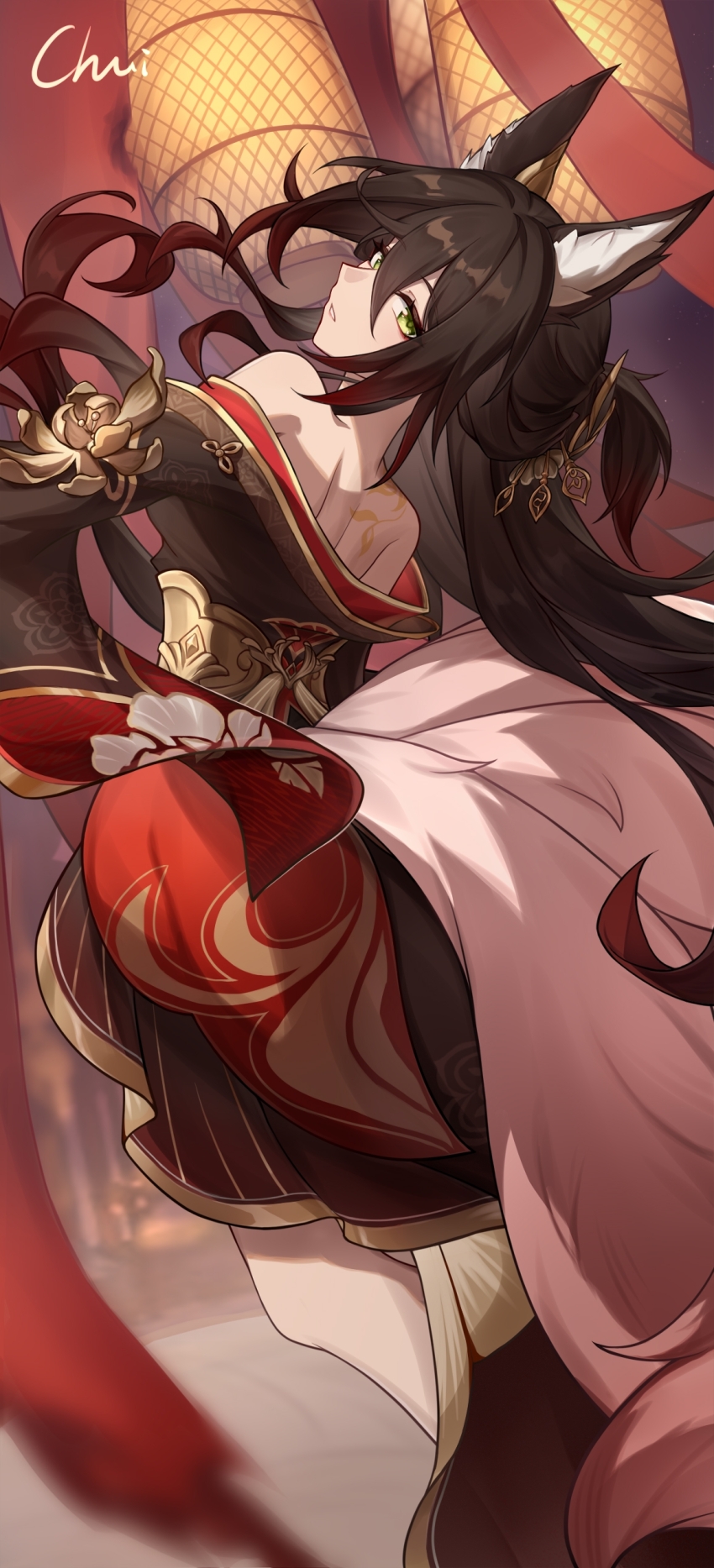 1girl absurdres animal_ear_fluff animal_ears artist_name bare_shoulders black_kimono brown_hair chuideng commentary_request fox_ears fox_girl fox_tail fugue_(honkai:_star_rail) green_eyes hair_between_eyes hair_ornament highres honkai:_star_rail honkai_(series) japanese_clothes kimono lantern long_hair looking_at_viewer looking_back off_shoulder smile solo tail tingyun_(honkai:_star_rail) wide_sleeves