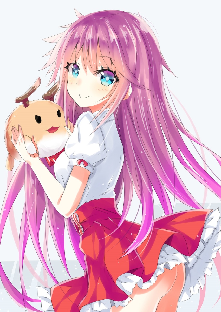 1girl ascot ass blue_eyes blush breasts closed_mouth commentary_request female_focus grey_background hair_between_eyes highres hizaka holding kayblis kurusu_miki leaning_forward long_hair looking_at_viewer looking_to_the_side pleated_skirt puffy_short_sleeves puffy_sleeves purple_hair rance_(series) rance_x red_ascot red_skirt shirt short_sleeves simple_background skirt small_breasts smile solo very_long_hair white_shirt