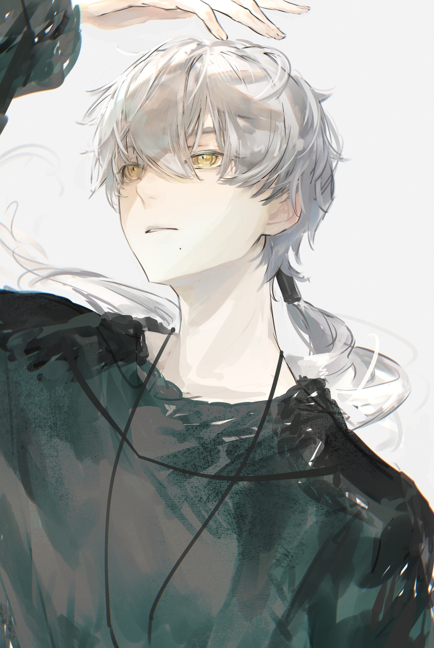 1boy absurdres alternate_costume arm_up black_shirt colored_eyelashes commentary_request grey_background hair_between_eyes highres honseie jewelry long_hair looking_up low_ponytail male_focus mole mole_under_mouth necklace parted_lips ponytail portrait punishing:_gray_raven shirt simple_background solo wanshi_(pgr) white_eyelashes white_hair yellow_eyes