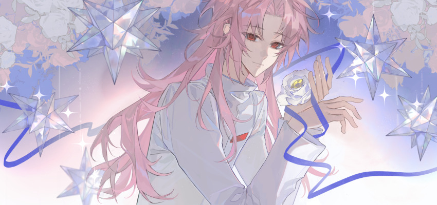 1boy absurdres chinese_commentary closed_mouth commentary_request curtained_hair flower hatsutori_hajime highres holding holding_flower jacket long_hair long_sleeves male_focus parted_bangs pink_hair red_eyes saibou_shinkyoku smile solo stellated_octahedron upper_body white_flower white_jacket xian_yue