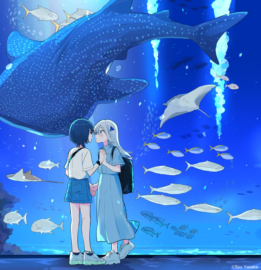 2girls absurdres aquarium backpack bag baka_ni_kokuhaku black_hair blue_dress blue_shorts blush collared_dress commentary_request dress eye_contact fish grey_hair hayami_(baka_ni_kokuhaku) highres holding_hands indoors interlocked_fingers long_hair looking_at_another manta_ray multiple_girls official_art ootsuki_ayumu parted_lips shirt shoes short_hair shorts smile watch whale_shark white_shirt white_shoes wristwatch yasaka_syu yuri