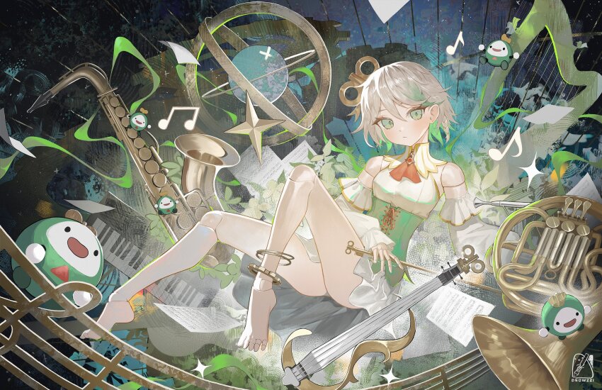 1girl anklet artist_name ascot barefoot beamed_eighth_notes bow_(music) cecilia_immergreen cecilia_immergreen_(1st_costume) closed_mouth colored_inner_hair commentary corset detached_collar detached_sleeves doll_joints dress drowzzi eighth_note feet french_horn green_corset green_eyes green_hair grey_hair harp highres holding holding_bow_(music) hololive hololive_english instrument jewelry joints keyboard_(instrument) looking_at_viewer multicolored_hair musical_note musical_staff otomo_(cecilia_immergreen) red_ascot saxophone sheet_music short_hair streaked_hair toes two-tone_hair violin virtual_youtuber white_dress winding_key