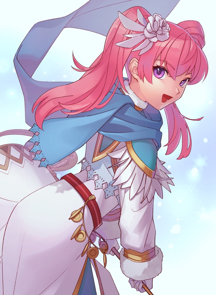 1girl asagi_(banzoku210) blue_scarf dress feather_trim feathers fire_emblem fire_emblem:_the_blazing_blade fire_emblem_heroes flower fur_trim gloves hair_flower hair_ornament highres holding holding_staff looking_at_viewer nintendo official_alternate_costume open_mouth pink_hair purple_eyes red_sash sash scarf serra_(fire_emblem) serra_(resplendent)_(fire_emblem) solo staff twintails white_dress white_gloves