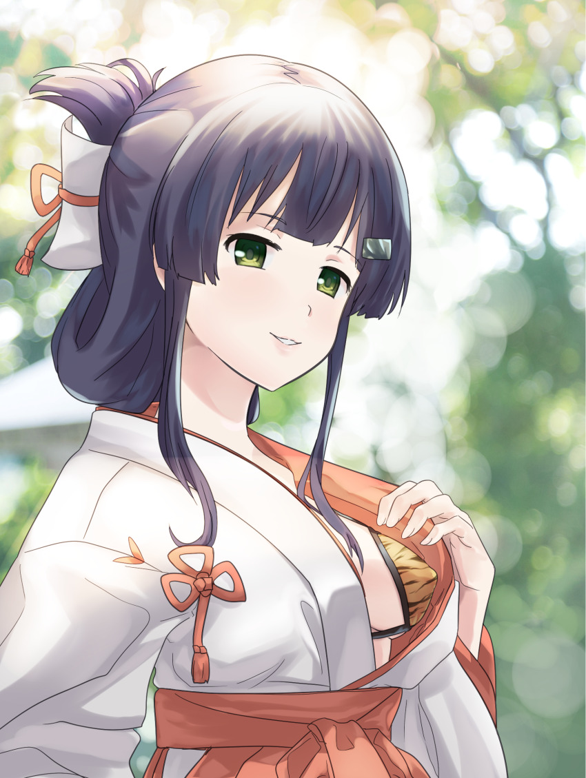 1girl animal_print bikini blurry blurry_background breasts commentary_request flashing folded_ponytail green_eyes hair_ornament hakama highres japanese_clothes kimono large_breasts long_hair long_sleeves looking_at_viewer mashitono_desu miko parted_lips print_bikini purple_hair red_hakama sidelocks smile solo swimsuit tiger_print tiger_stripes toji_no_miko white_kimono wide_sleeves yanase_mai