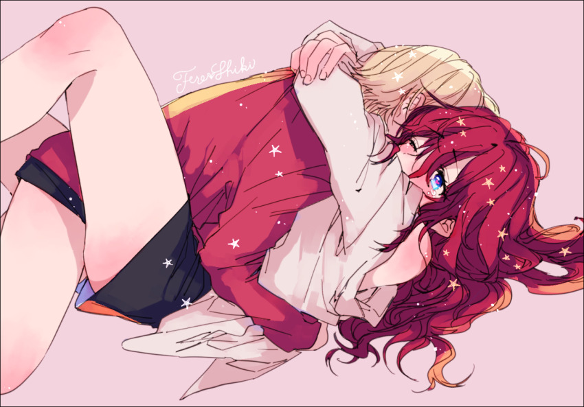 2girls amane_(7783) arms_around_neck bare_legs between_legs black_shorts blonde_hair blue_eyes commentary_request hug ichinose_shiki idolmaster idolmaster_cinderella_girls long_hair long_sleeves miyamoto_frederica multiple_girls one_eye_closed pink_background red_hair short_hair shorts simple_background star_(symbol) yuri