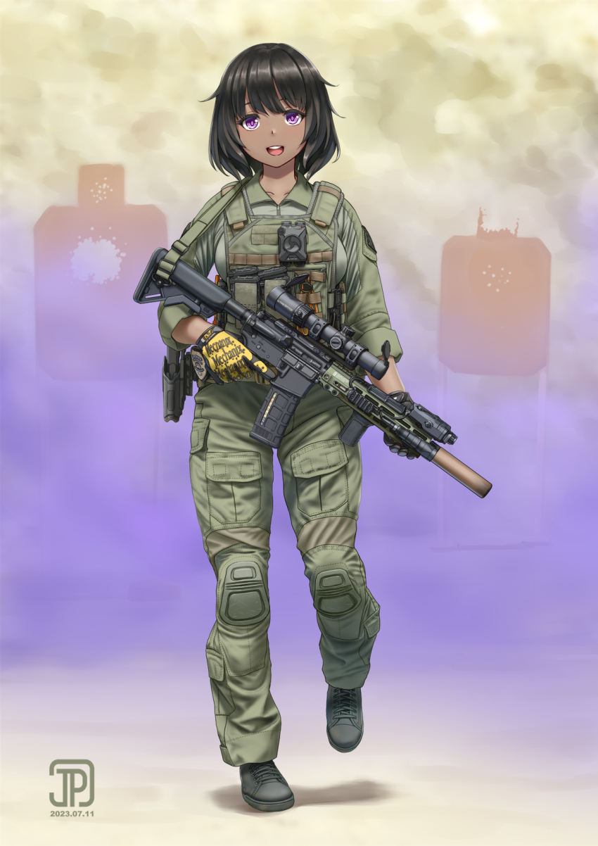 1girl artist_name assault_rifle black_footwear black_hair collared_jacket dark-skinned_female dark_skin dated gloves green_jacket green_pants grey_shoes gun gun_sling highres jacket jpc looking_at_viewer magazine_(weapon) mechanix_wear military open_mouth original pants police_badge purple_eyes rifle scope shoes shooting_range short_hair smile solo suppressor vertical_foregrip weapon weapon_request yellow_gloves