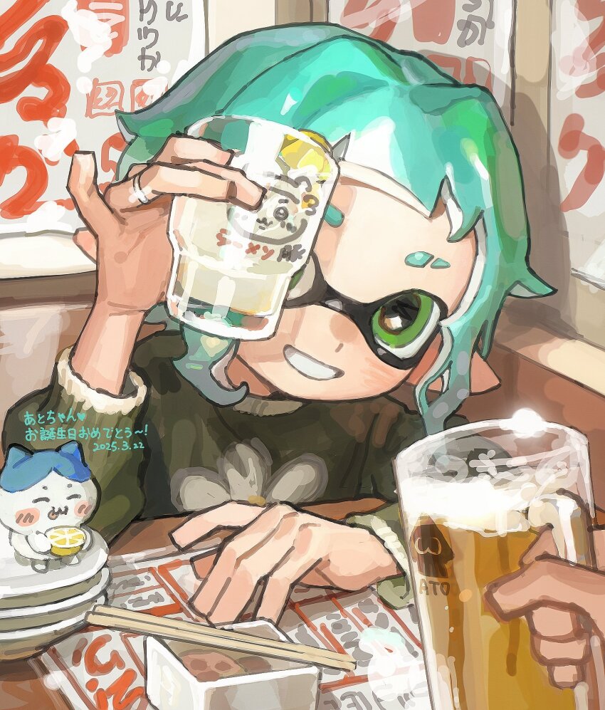 1girl 1other 2025 alcohol beer beer_mug blue_hair chopsticks commentary_request cup dated drinking_glass eyebrow_cut green_eyes green_sweater grin hair_intakes highres holding holding_cup inkling inkling_girl inkling_player_character long_sleeves looking_at_viewer miko_(15476997) mug nintendo plate plate_stack pointy_ears short_hair smile solo_focus splatoon_(series) sweater tentacle_hair translation_request