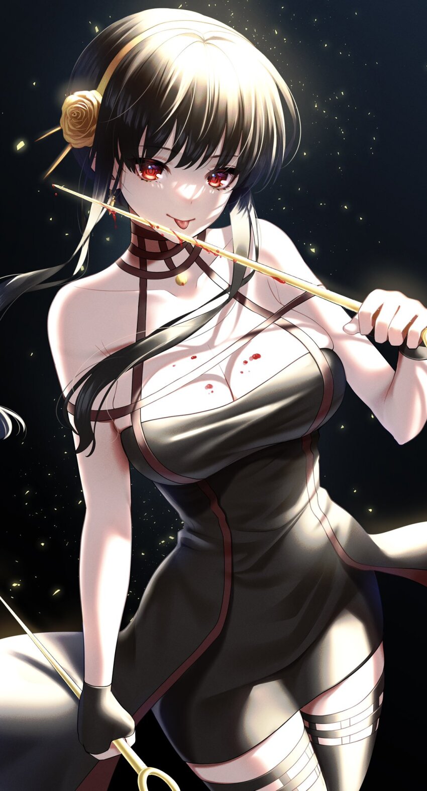 1girl bare_shoulders black_dress black_gloves black_hair black_thighhighs blood blood_on_breasts bloody_weapon breasts cleavage commentary cowboy_shot dagger dark_background dress fingerless_gloves gloves gold_hairband hairband highres holding holding_weapon knife kurosaki_coco large_breasts looking_at_viewer red_eyes sleeveless sleeveless_dress solo spy_x_family standing stiletto_(weapon) thighhighs tongue tongue_out weapon yor_briar