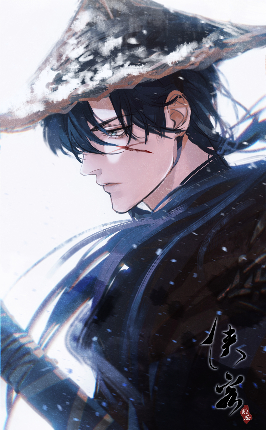 1boy absurdres artist_name black_hair blood blood_on_face blue_eyes closed_mouth from_side hat highres holding holding_sword holding_weapon light_and_night_love long_hair low_ponytail male_focus ponytail profile scar scar_on_face sheath simple_background snow snowing solo sword upper_body watermark weapon white_background xiao_yi_(light_and_night_love) zhuowang233