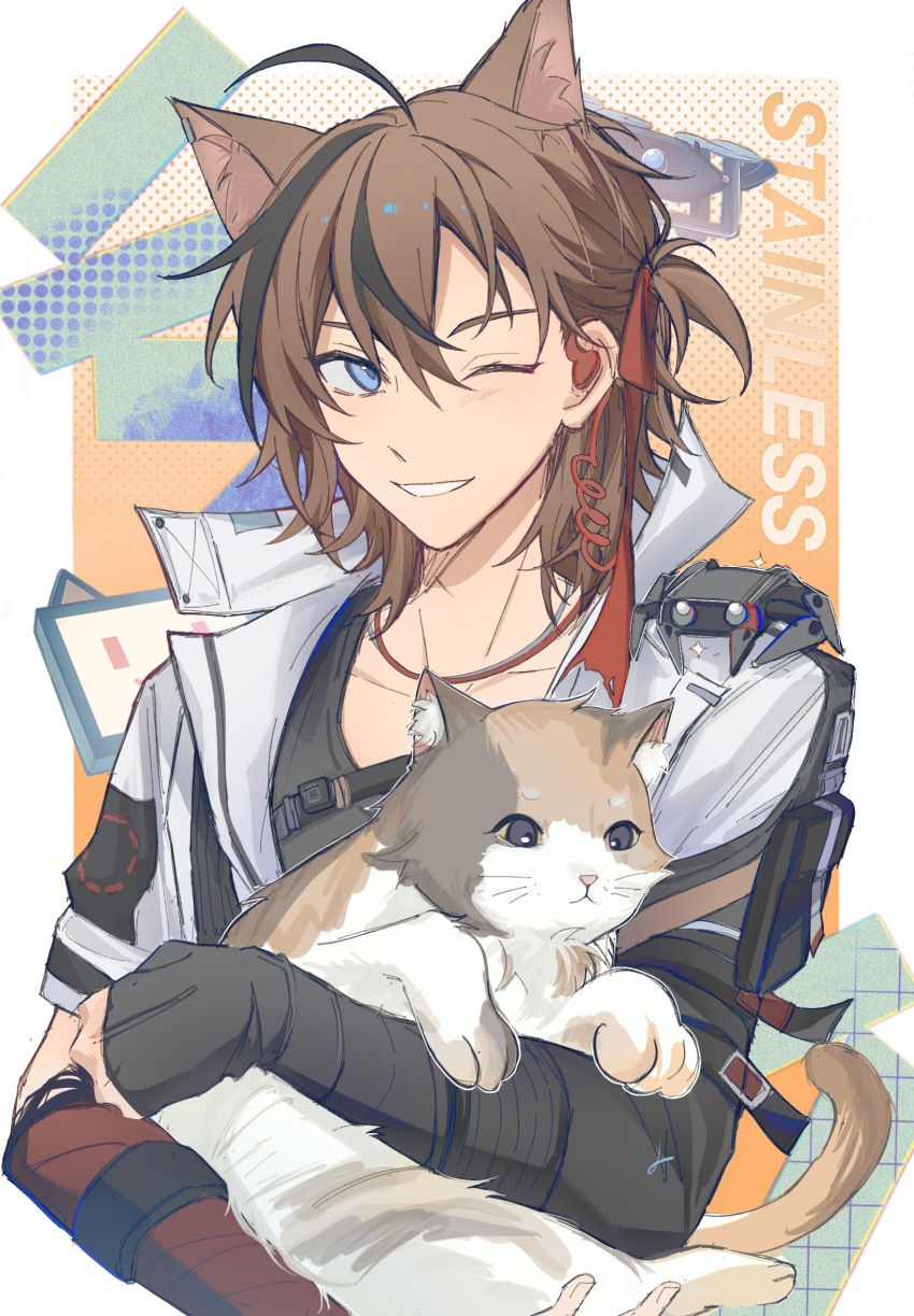1boy ;d ahoge animal animal_ears arknights black_hair black_shirt blue-eyes_white_dragon blue_eyes brown_cat brown_hair cat character_name commentary earphones grin hair_between_eyes highres holding holding_animal holding_cat looking_at_viewer male_focus multicolored_hair one_eye_closed open_mouth shirt short_hair smile solo stainless_(arknights) streaked_hair symbol-only_commentary tansuanqingna_suda_bing upper_body white_cat