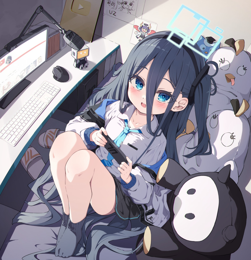 kei_(robot)_(blue_archive) 1girl absurdly_long_hair aris_(blue_archive) black_hair black_hairband black_skirt black_socks blue_archive blue_eyes blue_halo blue_necktie blush breasts cellphone collared_shirt death_momoi_(meme) hairband halo highres holding holding_phone indoors jacket computer_keyboard kisaki_(blue_archive) long_hair long_sleeves looking_at_viewer mannack meme midori_(blue_archive) momoi_(blue_archive) monitor computer_mouse necktie no_shoes one_side_up open_clothes open_jacket open_mouth peroro_(blue_archive) phone pleated_skirt shirt skirt small_breasts smartphone smile socks solo very_long_hair white_jacket white_shirt youtube youtube_logo yuuka_(blue_archive) yuzu_(blue_archive)
