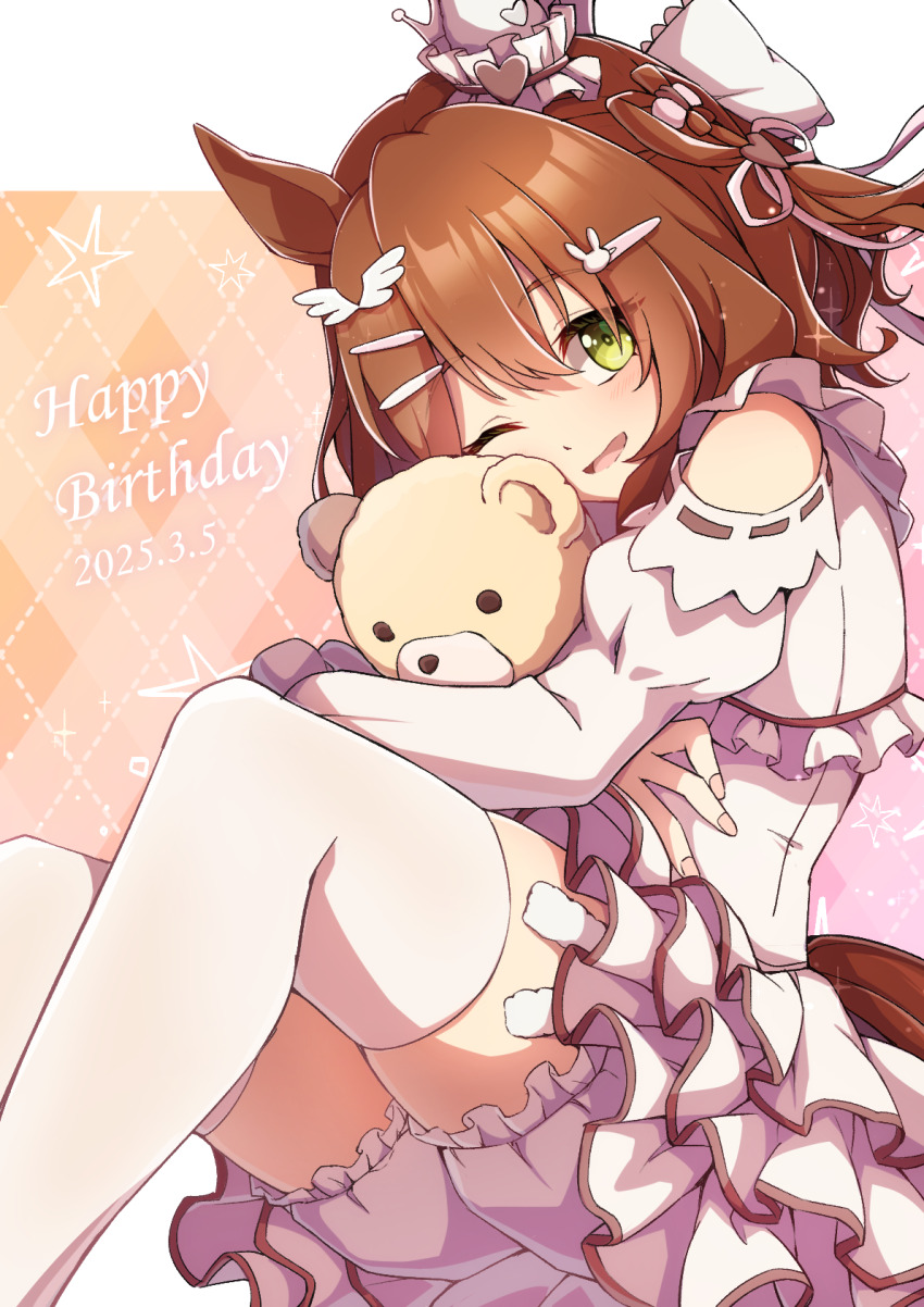 1girl animal_ears aston_machan_(everlasting_candy)_(umamusume) aston_machan_(umamusume) blush breasts brown_hair closed_mouth commentary_request dated ear_covers green_eyes hair_between_eyes hair_ornament happy_birthday heart highres horse_ears horse_girl horse_tail knees_up looking_at_viewer medium_breasts medium_hair official_alternate_costume one_eye_closed ruisuke smile solo stuffed_animal stuffed_toy tail thighhighs umamusume white_background white_thighhighs