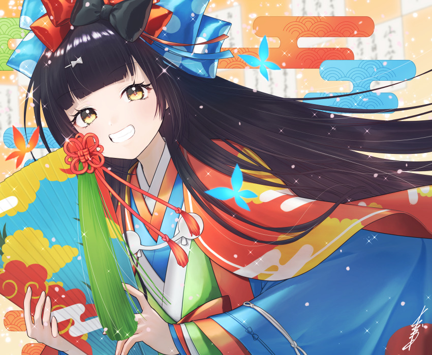 1girl absurdres black_hair blue_kimono blush bow breasts fate/grand_order fate_(series) folding_fan grin hair_bow hair_ornament hairclip hand_fan highres japanese_clothes kimono layered_kimono long_hair long_sleeves looking_at_viewer medium_breasts multiple_hair_bows red_kimono sei_shounagon_(fate) sei_shounagon_(third_ascension)_(fate) smile solo user_dhue8322 very_long_hair wide_sleeves yellow_eyes