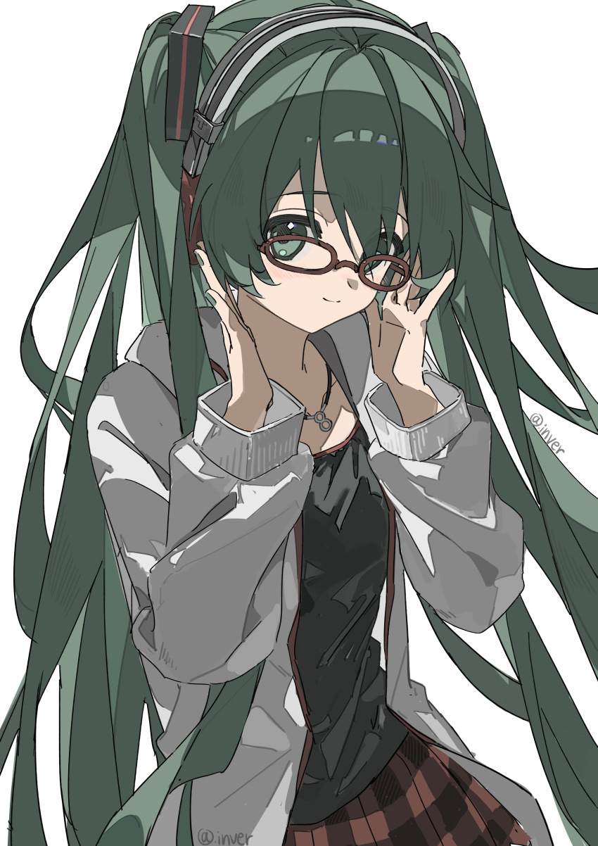 1girl absurdres black_shirt casual chinese_commentary closed_mouth collarbone commentary glasses green_eyes green_hair green_nails hatsune_miku hatsune_miku_(natural) highres invers long_hair project_diva_(series) shirt simple_background skirt smile solo twintails upper_body very_long_hair vocaloid white_background