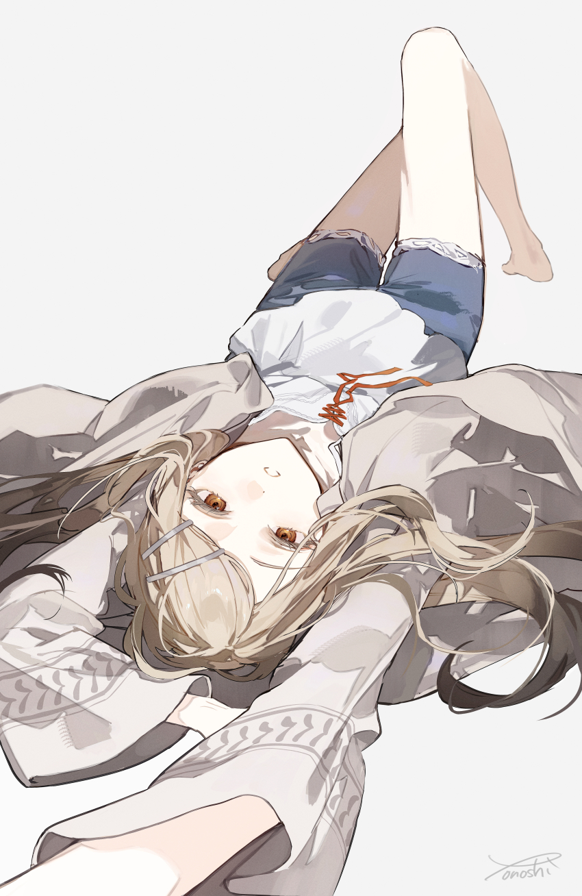 1girl :o absurdres arms_up bare_legs barefoot blonde_hair camisole colored_eyelashes commentary_request denim denim_shorts gakuen_idolmaster gradient_hair grey_hair grey_robe hair_spread_out highres idolmaster knees_up long_hair looking_at_viewer lying multicolored_hair on_back orange_eyes partial_commentary robe shinosawa_hiro shorts shuukenyuu simple_background solo upside-down very_long_hair white_camisole