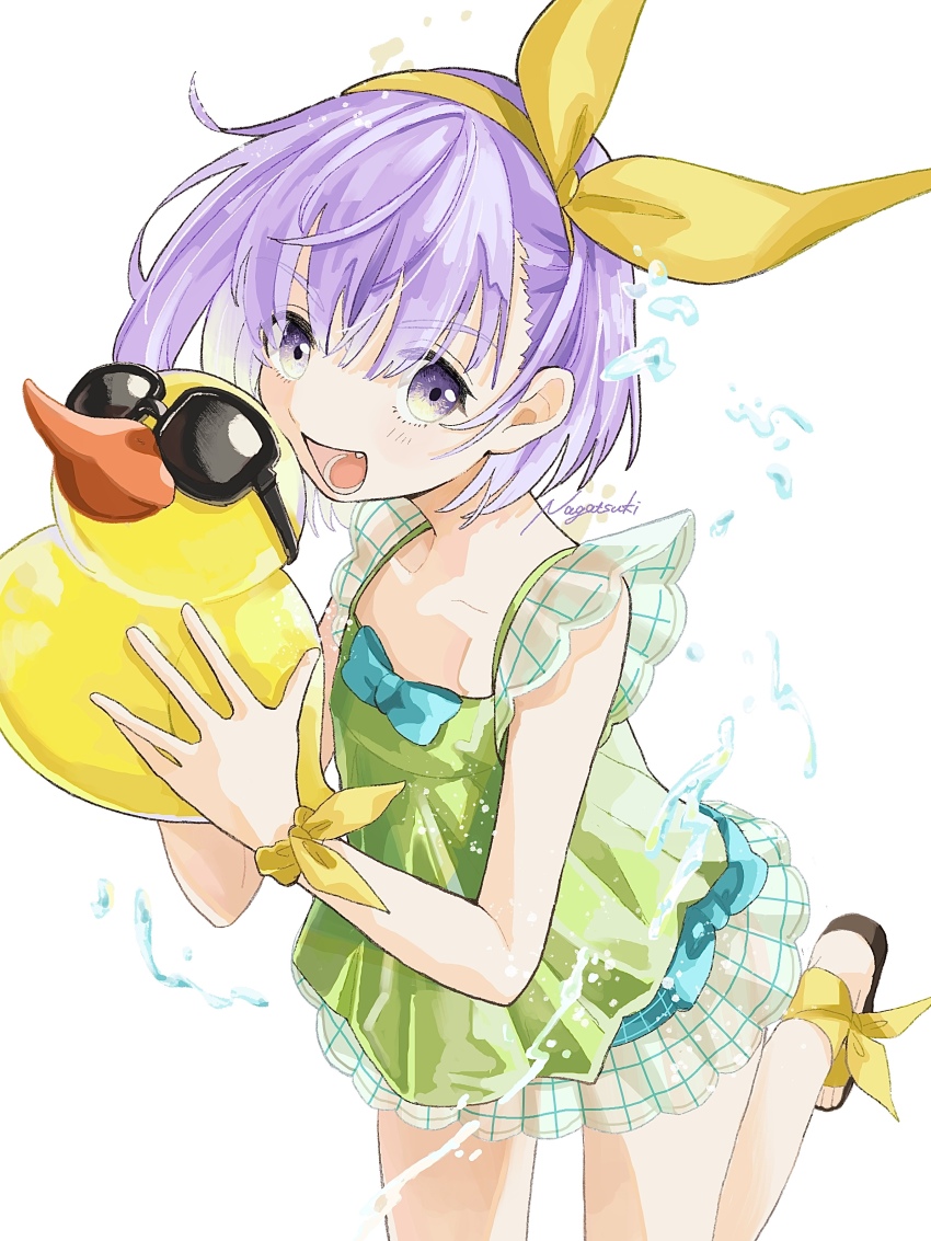 1girl absurdres ankleband fate/grand_order fate_(series) green_one-piece_swimsuit hairband highres kazuradrop_(fate) kazuradrop_(second_ascension)_(fate) looking_at_viewer nagatsuki_(huwamo9_8ku) one-piece_swimsuit open_mouth purple_eyes purple_hair rubber_duck short_hair smile solo swimsuit swimsuit_skirt water_drop yellow_hairband
