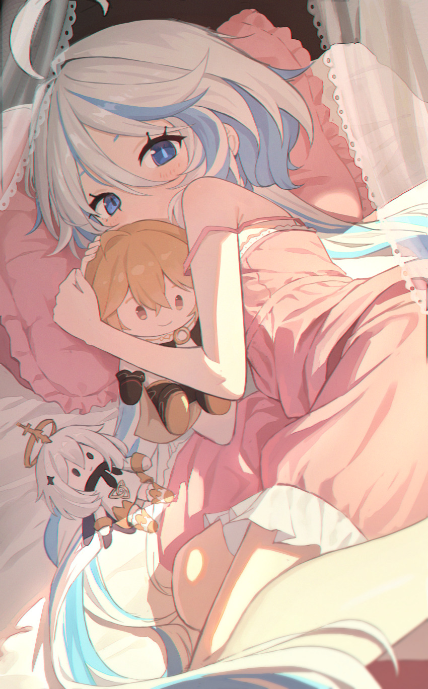1girl absurdres aether_(genshin_impact) blue_eyes blue_hair character_doll chinese_commentary commentary_request cowlick drop-shaped_pupils eyelash_ornament furina_(genshin_impact) genshin_impact head_on_pillow heterochromia highres hugging_doll hugging_object long_hair looking_at_viewer lying multicolored_hair on_bed on_side paimon_(genshin_impact) pillow pink_chemise streaked_hair symbol-shaped_pupils wavy_hair white_hair yiran_kuxiao