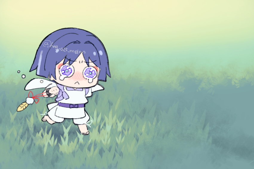 1boy armor blunt_ends bow chibi clenched_hand ehho_ehho_(meme) eyeliner eyeshadow feathers full_body furisode genshin_impact googly_eyes grass hag_(hag_015) hair_intakes japanese_armor japanese_clothes kariginu kimono kote kurokote layered_kimono makeup male_focus meme mini_person miniboy parted_bangs pelvic_curtain pom_pom_(clothes) purple_bow purple_eyes purple_hair purple_kimono purple_sash red_eyeliner red_eyeshadow running sash scaramouche_(genshin_impact) scaramouche_(kabukimono)_(genshin_impact) shorts solo string tasuki twitter_username white_shorts wide-eyed yellow_feathers