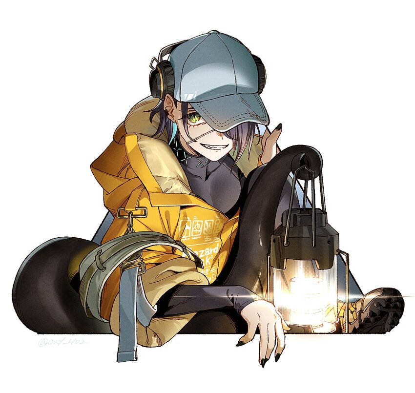 1girl aqua_hair arknights asbestos_(arknights) baseball_cap black_nails coat fingernails green_eyes grin hair_over_one_eye hat headphones headphones_over_headwear highres holding holding_with_tail lantern lizard_tail long_fingernails long_sleeves looking_at_viewer multicolored_hair oxy_(ho2) prehensile_tail purple_hair reptile_girl sharp_teeth simple_background slit_pupils smile solo tail teeth two-tone_hair white_background white_hat yellow_coat