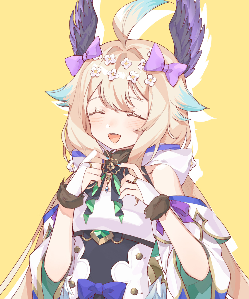 1girl :d ^_^ blonde_hair blue_hair blush bow breasts closed_eyes enna_alouette fur_trim hair_bow head_wings highres hood long_hair moonie multicolored_hair nijisanji nijisanji_en open_mouth purple_bow small_breasts smile solo streaked_hair upper_body virtual_youtuber wings yellow_background