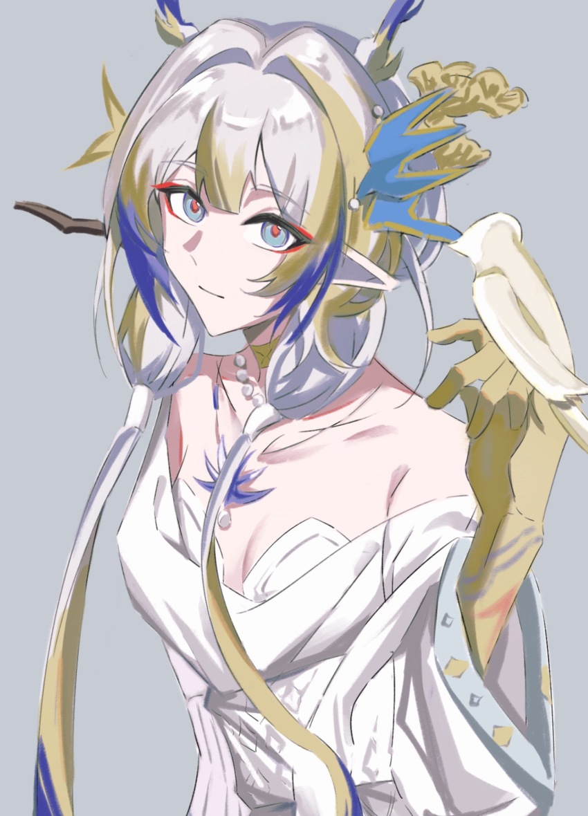 1girl ambience_synesthesia arknights arm_up bare_shoulders bird bird_on_hand blonde_hair blue_eyes breasts closed_mouth collarbone colored_extremities dragon_girl dragon_horns dress eyeliner eyes_visible_through_hair grey_background grey_hair highres horns long_hair looking_at_viewer makeup medium_breasts multicolored_hair off_shoulder official_alternate_costume pointy_ears purple_hair red_eyeliner shu_(arknights) shu_(bingwenyuyou)_(arknights) simple_background solo upper_body white_dress yunge399