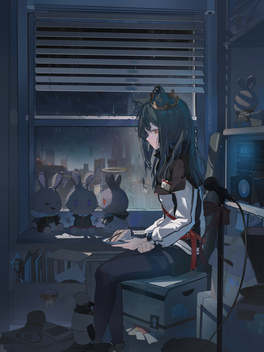 1girl absurdres animal_ear_piercing animal_ears arknights arrow_(symbol) black_bow black_capelet black_pantyhose black_shorts bow box cake cake_slice capelet cardboard_box cd_player character_doll chinese_commentary choshanland_plushy_(arknights) closed_mouth commentary_request croissant crown drawer ear_through_crown emperor_(arknights) exusiai fashi_laizi_weilai food green_hair halo highres holding holding_plate indoors jacket lappland light_particles loaded_interior long_hair long_sleeves microphone microphone_stand moonlight night on_box orange_eyes own_hands_together pantyhose paper plate rain shelf shorts sitting sitting_on_box smile solo star_(symbol) strap stuffed_animal stuffed_penguin stuffed_toy texas_(arknights) white_jacket window window_blinds windowsill wolf_ears wolf_girl yellow_halo