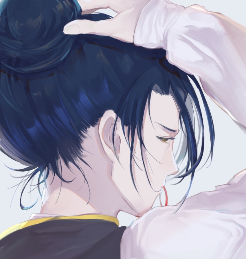 1boy back black_hair eifilet felix_hugo_fraldarius fire_emblem fire_emblem:_three_houses grey_background hair_bun highres male_focus nintendo orange_eyes single_hair_bun solo upper_body