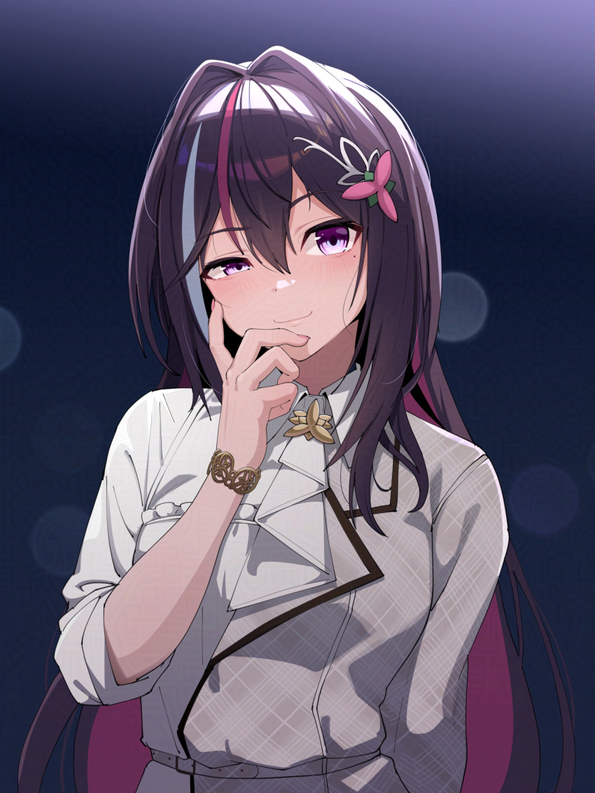 1girl adversarial_noise ayagi_daifuku azki_(4th_costume)_(hololive) azki_(hololive) belt blue_background blurry blush bokeh bracelet closed_mouth coat colored_inner_hair depth_of_field fingernails hair_intakes hair_ornament hand_on_own_face heart highres hololive jewelry long_hair looking_at_viewer mole mole_under_eye multicolored_hair nail_polish pink_eyes pink_hair pink_nails raised_eyebrow smile solo streaked_hair virtual_youtuber white_belt white_coat white_hair
