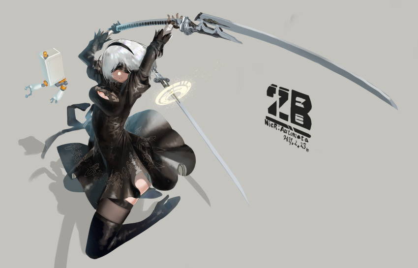 1girl 2b_(nier:automata) arms_up black_blindfold black_boots black_hairband blindfold boots breasts character_name cleavage_cutout clothing_cutout commentary copyright_name covered_eyes dated dress drone feather-trimmed_sleeves feather_trim full_body gloves grey_background hairband high_heel_boots high_heels highres holding holding_sword holding_weapon inkun juliet_sleeves katana leather leather_boots long_sleeves medium_breasts medium_hair mole mole_under_mouth nier:automata nier_(series) pod_(nier:automata) puffy_sleeves shadow skindentation sword thigh_boots thighhighs thighhighs_under_boots virtuous_contract virtuous_treaty weapon white_hair