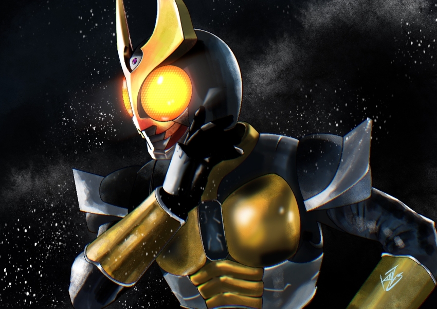 1boy agito_(ground_form) armor black_background breastplate commentary_request compound_eyes facing_ahead gauntlets glowing glowing_eyes gold_armor gold_horns hand_up kamen_rider kamen_rider_agito kamen_rider_agito_(series) kouta_decade light_particles mask shoulder_armor simple_background tokusatsu upper_body yellow_eyes