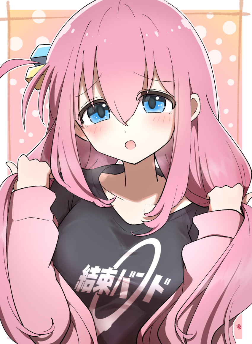 1girl black_shirt blue_eyes bocchi_the_rock! border breasts collarbone commentary_request cube_hair_ornament gotoh_hitori gradient_background hair_ornament hands_in_own_hair highres holding holding_own_hair illustratorhide jacket large_breasts long_hair looking_at_viewer open_clothes open_jacket open_mouth pink_hair pink_jacket shirt solo steam_from_mouth upper_body white_border