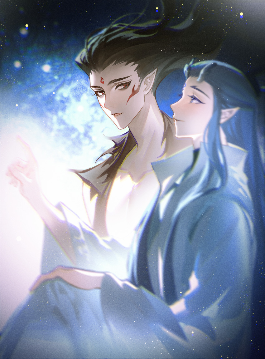 2boys ao_bing_(nezha_zhi_motong_jiangshi) black_hair blue_eyes blue_hair dragon_boy dragon_horns facial_mark highres horns long_hair long_sleeves male_focus multiple_boys nezha_(nezha_zhi_motong_jiangshi) nezha_zhi_motong_jiangshi parted_lips pointy_ears profile red_eyes robe sitting smile upper_body wide_sleeves yaoi yinzinmiemie