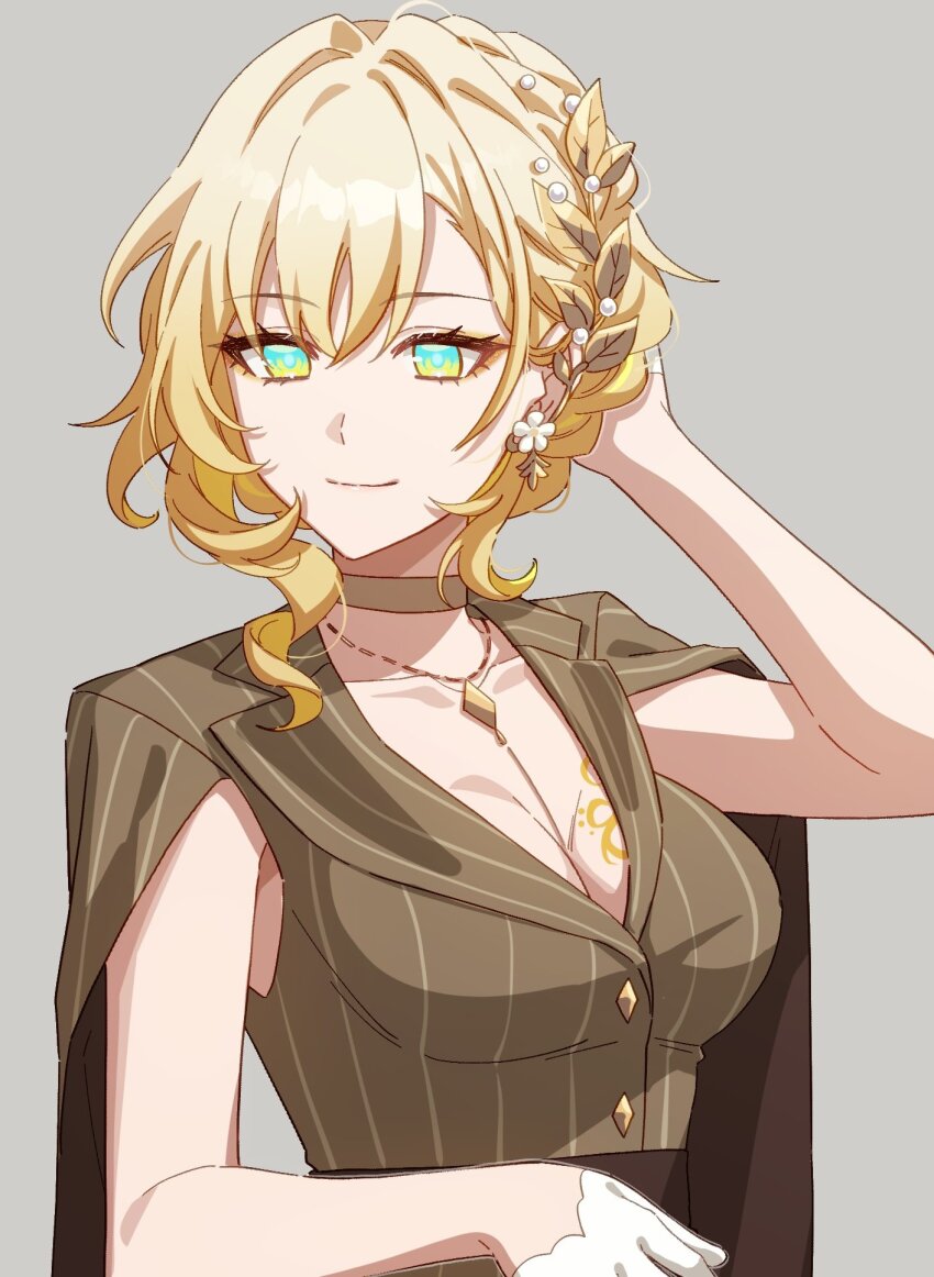 1girl aglaea_(fashion)_(honkai:_star_rail) aglaea_(honkai:_star_rail) arm_behind_head blonde_hair breast_tattoo breasts cleavage closed_mouth gloves grey_background half_gloves hand_up highres honkai:_star_rail honkai_(series) laurel_crown looking_at_viewer official_alternate_costume pochimaru_(marumaru_wanwan) short_hair simple_background smile solo tattoo upper_body white_gloves