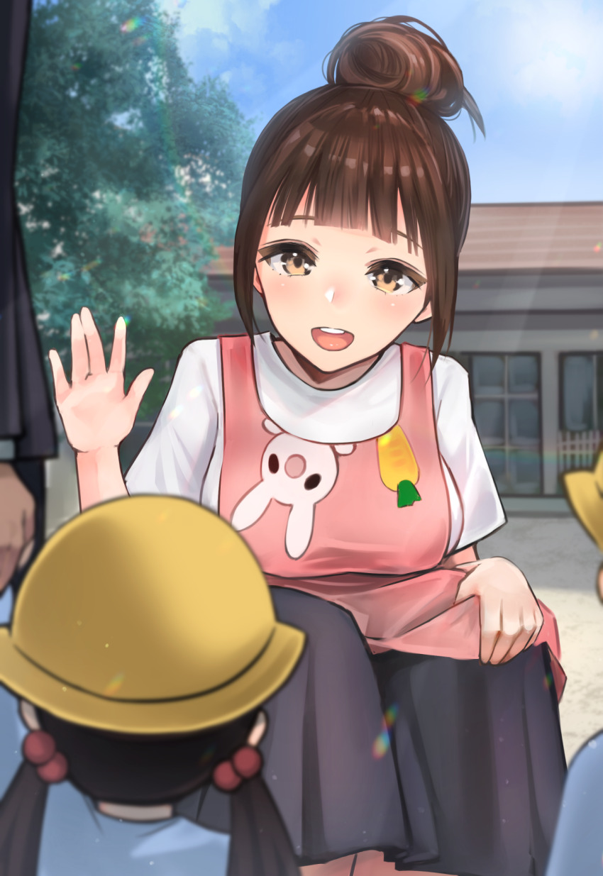 2boys 2girls apron black_skirt blunt_bangs breasts brown_hair child eye_contact hair_bobbles hair_bun hair_ornament highres kindergarten_teacher kindergarten_uniform large_breasts looking_at_another mappaninatta multiple_boys multiple_girls original outdoors short_hair short_sleeves skirt tree twintails waving