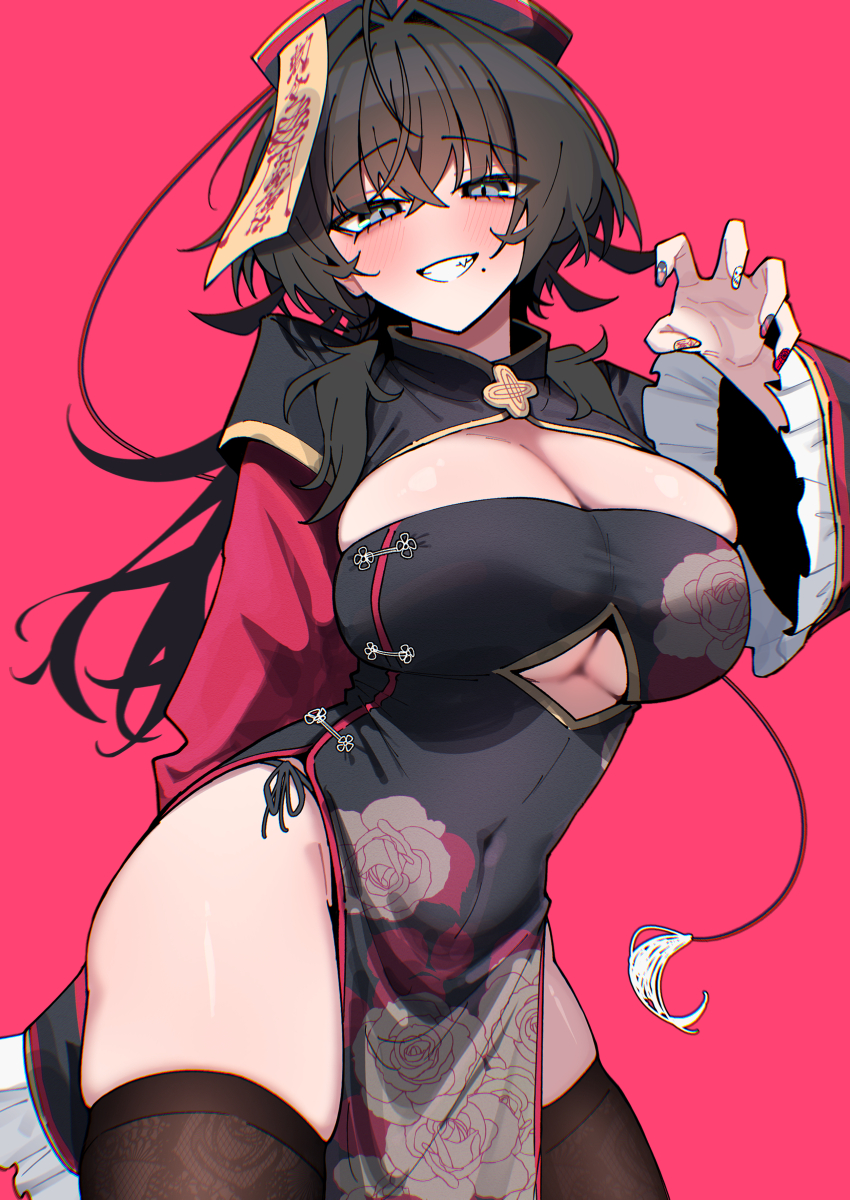 1girl absurdres black_dress black_hair black_hat black_thighhighs blue_eyes breasts china_dress chinese_clothes cleavage clenched_teeth commentary_request covered_navel dress fingernails grin hat highres large_breasts long_hair looking_at_viewer mole mole_under_mouth multicolored_nails nail_polish ofuda original pelvic_curtain qingdai_guanmao red_background saono_suzu_(warabi_mochi_(w4rabimochi)) simple_background smile solo standing teeth thighhighs thighs warabi_mochi_(w4rabimochi)