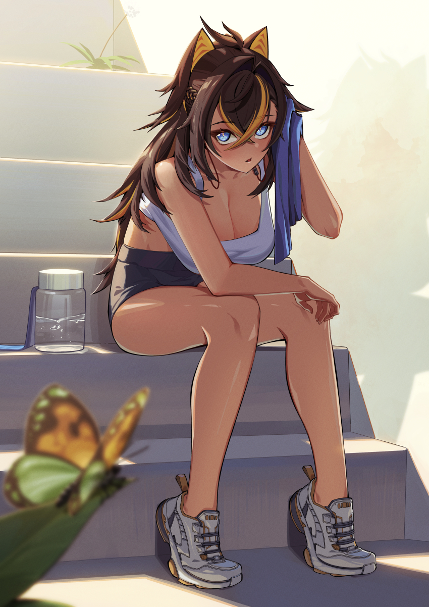 1girl absurdres ahoge alternate_costume bare_arms bare_legs bare_shoulders black_hair black_shorts blonde_hair blue_eyes blurry blurry_foreground bottle breasts bug butterfly cleavage collarbone crossed_bangs dark-skinned_female dark_skin dehya_(genshin_impact) earbuds earphones genshin_impact hair_between_eyes hair_ears hair_intakes highres holding holding_towel huan_biao_xiang insect large_breasts leaning_forward legs long_hair looking_at_viewer multicolored_hair parted_lips shoes shorts sitting sitting_on_stairs solo sports_bra stairs streaked_hair thighs toned toned_female towel two-tone_hair very_long_hair water_bottle white_shoes white_sports_bra yellow_pupils