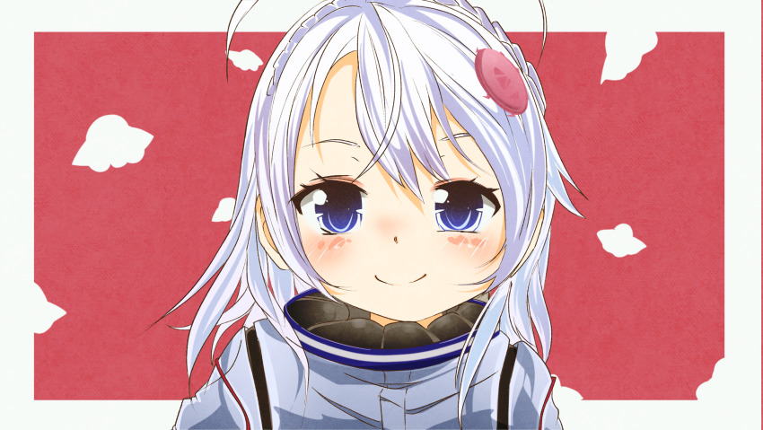 1girl absurdres ahoge alien antenna_hair blue_eyes denpa_onna_to_seishun_otoko hair_ornament highres hoshimiya_yashiro long_hair short_hair smile tomoru_(pmjk4434) upper_body white_hair