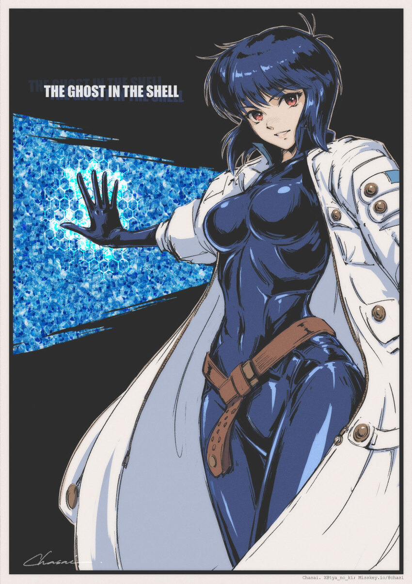 1990s_(style) 1girl absurdres artist_name belt blue_bodysuit blue_hair bodysuit border breasts brown_belt brown_eyes coat commentary_request copyright_name cowboy_shot ghost_in_the_shell grin highres kusanagi_motoko large_breasts legs_together looking_at_viewer misskey.io_username open_clothes open_coat outstretched_arm retro_artstyle short_hair signature skin_tight sleeves_pushed_up smile solo standing twitter_username tyanoki white_border white_coat