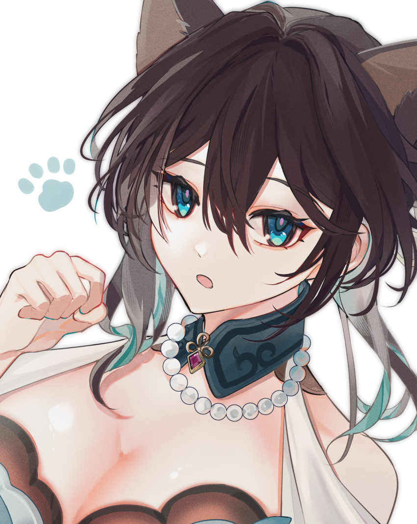 1girl animal_ears aqua_collar aqua_eyes bead_necklace beads breasts brown_hair cat_ears cleavage double_helix extra_ears highres honkai:_star_rail honkai_(series) jewelry lili_li_l multicolored_hair necklace pearl_necklace ruan_mei_(honkai:_star_rail) solo streaked_hair upper_body