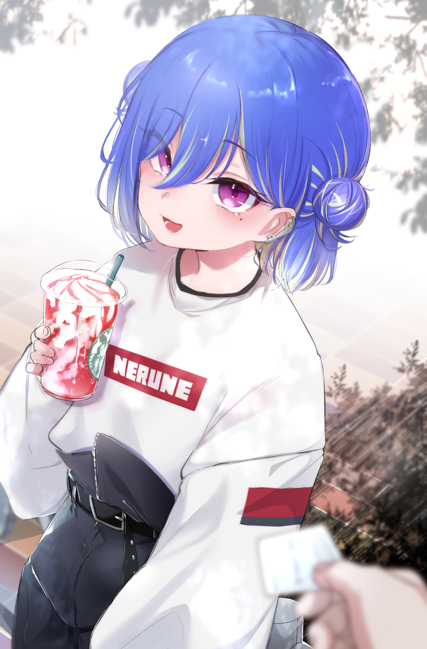 1girl 1other absurdres belt belt_buckle black_belt black_pants blue_hair blurry blurry_foreground buckle card cup day disposable_cup double_bun frappuccino green_hair hair_bun highres holding holding_card holding_cup jacket long_hair long_sleeves looking_at_viewer multicolored_hair nanashi_inc. outdoors pants purple_eyes smile starbucks streaked_hair suzumi_nemo suzumi_nemo_(2nd_costume) utsusumi_kio virtual_youtuber white_jacket