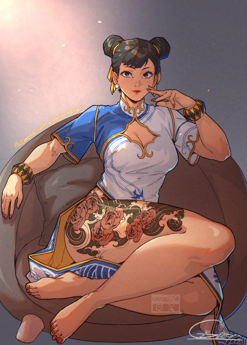 1girl absurdres bare_legs barefoot bracelet breasts capcom chinese_clothes chuckuddin chun-li cleavage_cutout clothing_cutout double_bun earrings flower_tattoo hair_bun highres jewelry leg_tattoo looking_at_viewer nail_polish no_pants pearl_earrings red_lips ribbon solo street_fighter street_fighter_6 tattoo thick_thighs thighs toenail_polish toenails toes yellow_ribbon