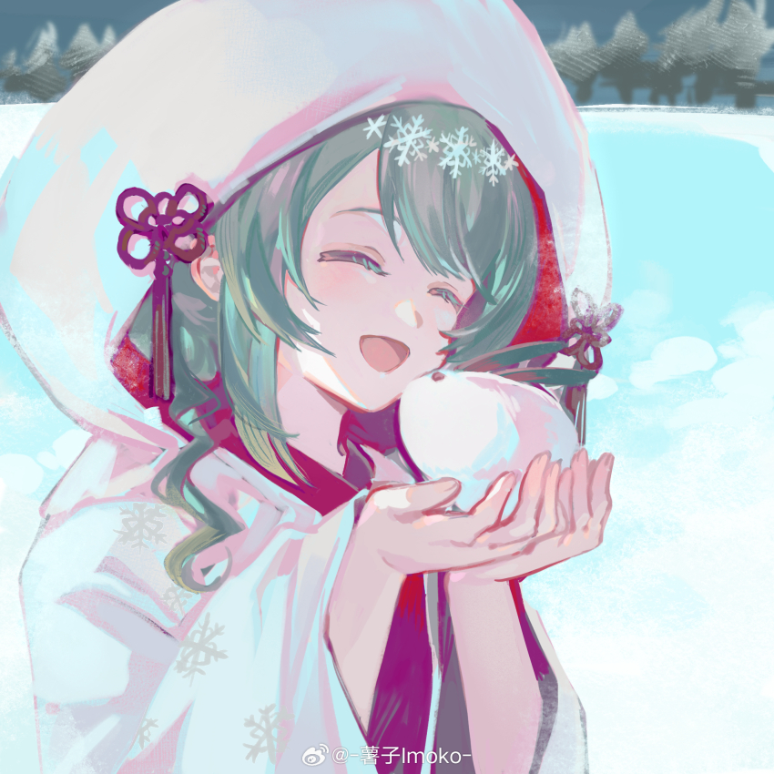 1girl artist_name chinese_commentary closed_mouth commentary_request green_hair hatsune_miku highres hooded_kimono imoko_(imonatsuki) japanese_clothes kimono open_mouth print_kimono snow_rabbit snowflake_print upper_body vocaloid watermark weibo_watermark white_kimono yuki_miku yuki_miku_(2013)