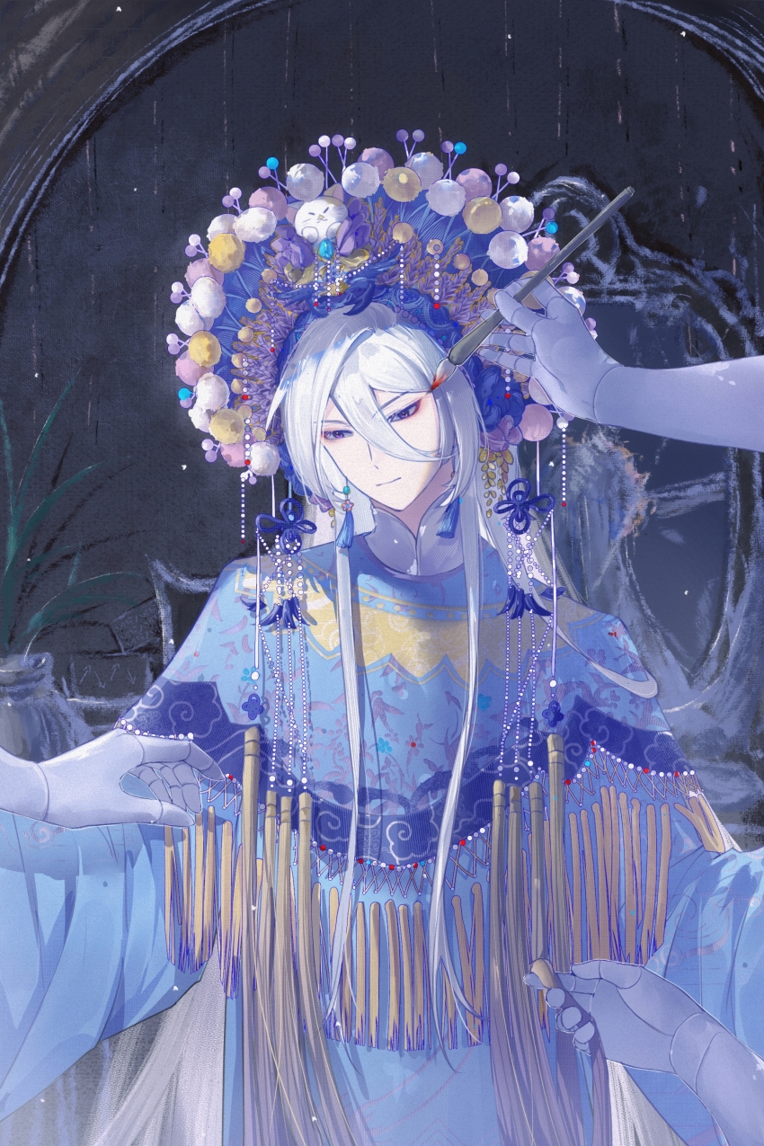 1boy absurdres applying_makeup applying_own_makeup baiguigelierwan blue_capelet blue_robe cael_anselm capelet chinese_clothes chinese_commentary closed_mouth doll_joints earrings expressionless eyeliner flower_knot hair_between_eyes hair_ornament highres holding holding_brush holding_tassel jewelry joints kuitou long_bangs long_hair long_sleeves looking_down lovebrush_chronicles makeup male_focus mandarin_collar mirror out_of_frame outstretched_arms peking_opera plant pom_pom_(clothes) pom_pom_hair_ornament purple_eyes red_eyeliner robe solo tassel tassel_earrings upper_body vase very_long_hair white_hair wide_sleeves yunjian