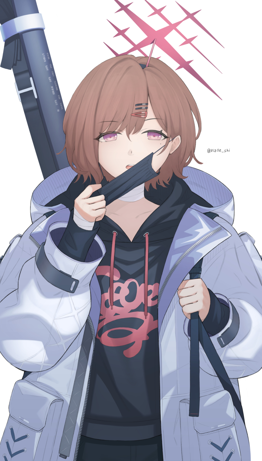1girl black_hoodie black_mask blue_archive brown_hair cosplay halo highres higuchi_madoka hood hooded_jacket hoodie idolmaster idolmaster_shiny_colors jacket looking_at_viewer mask misaki_(blue_archive) misaki_(blue_archive)_(cosplay) mole mole_under_eye mouth_mask red_eyes rocket_launcher simple_background twitter_username upper_body vialle voice_actor_connection weapon white_background white_jacket