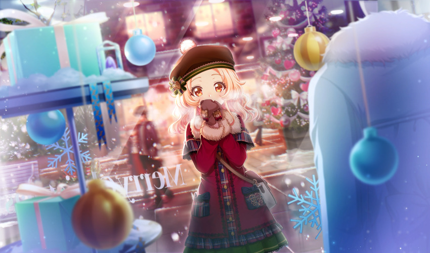 aisaka_koko aqua_coat bag blonde_hair blurry box brown_gloves brown_hat christmas_tree cinderella_series coat covering_own_mouth depth_of_field dutch_angle from_inside fur-trimmed_coat fur_trim game_cg gift gift_box gloves hachigatsu_no_cinderella_nine hat highres long_hair looking_at_viewer non-web_source official_art orange_eyes outdoors red_coat shoulder_bag snowing solo_focus standing unworn_coat wavy_hair winter_gloves