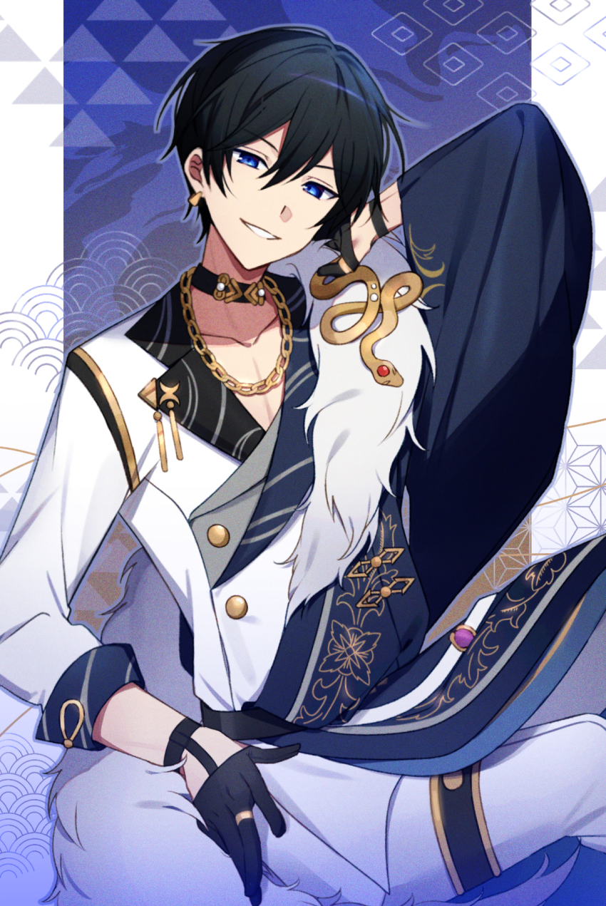 1boy arm_behind_head black_gloves black_hair blue_eyes brooch chain chain_necklace ensemble_stars! fur-trimmed_jacket fur_trim gloves gold_ring hair_between_eyes hidaka_hokuto highres jacket jewelry koori_(superumaice) looking_at_viewer male_focus necklace official_alternate_costume seigaiha smile snake solo uroko_(pattern)