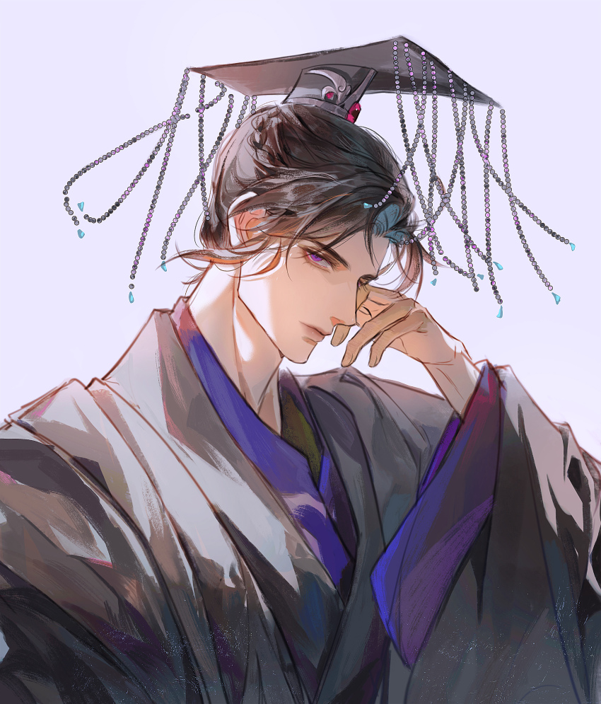 1boy absurdres beads black_hair black_hanfu braid chinese_clothes chinese_commentary closed_mouth erha_he_tadebai_mao_shizun gem guan_hat hand_on_own_face hanfu highres long_sleeves looking_at_viewer male_focus mian_guan mo_ran purple_eyes simple_background solo upper_body wide_sleeves xu_liang