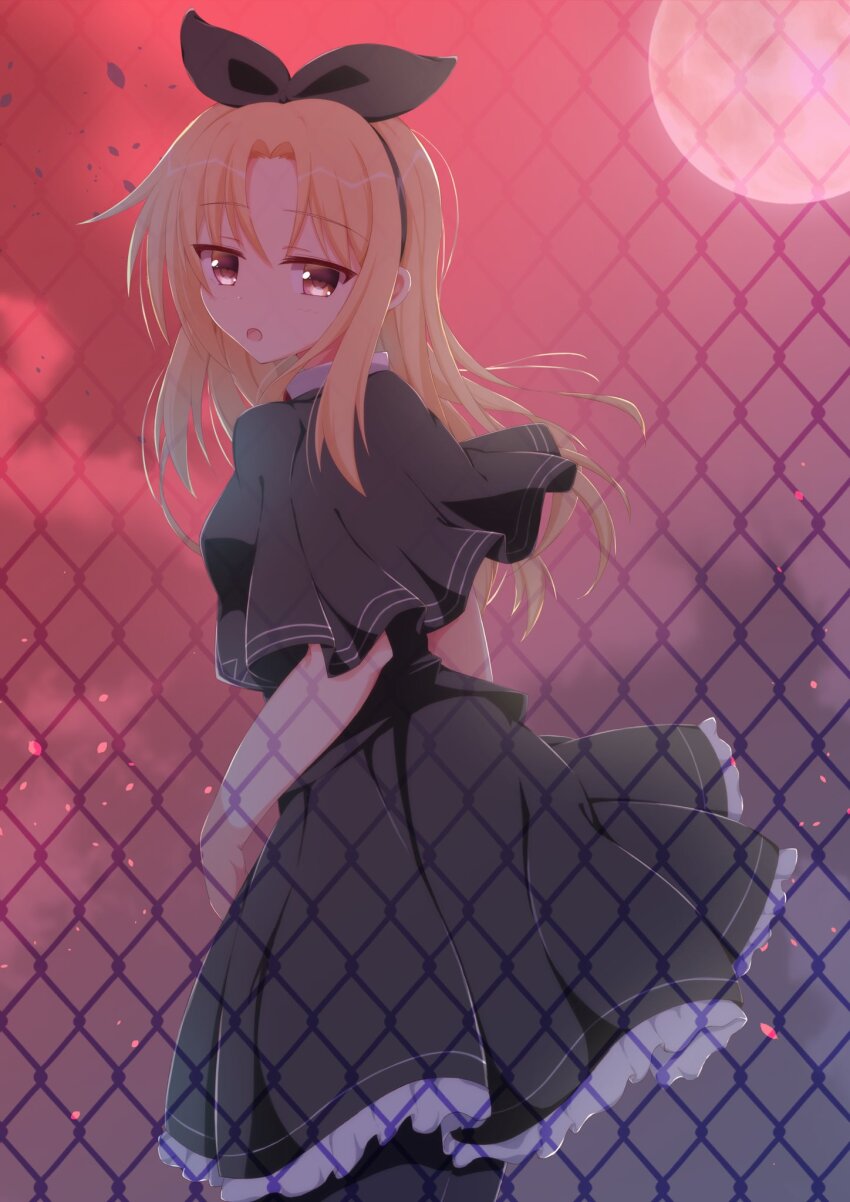 1girl black_bow black_capelet blonde_hair bow capelet chain-link_fence chataring_mai fence full_moon highres long_hair moon necktie red_moon red_sky school_uniform sky smile solo tsui_no_sora tsui_no_sora_(remake) yokoyama_yasuko