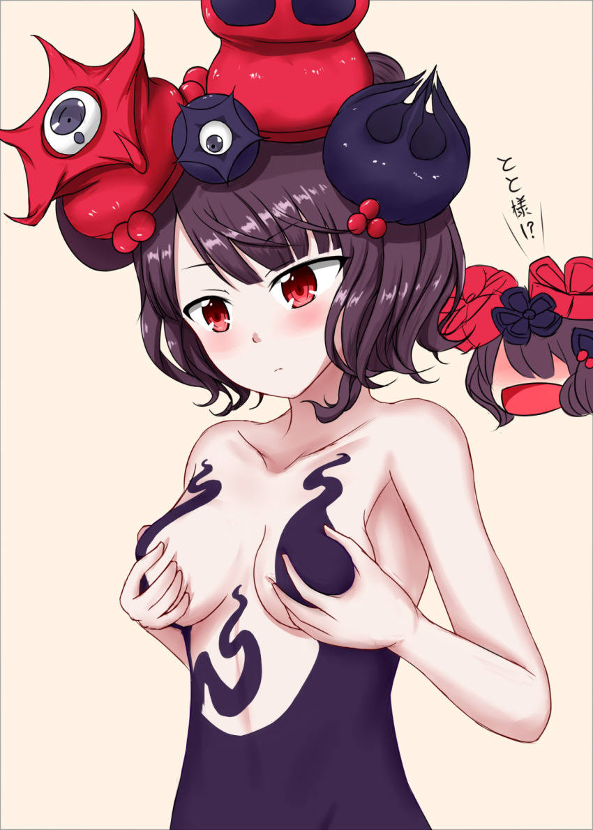 2girls bare_shoulders black_dress blush breasts closed_mouth commentary dress fate/grand_order fate_(series) father_and_daughter flower flustered genderswap genderswap_(mtf) hair_flower hair_ornament hand_on_own_chest highres katsushika_hokusai_(fate) katsushika_hokusai_(third_ascension)_(fate) medium_breasts multiple_girls open_mouth purple_hair red_eyes short_hair simple_background translated yuichi_(goldenyui)