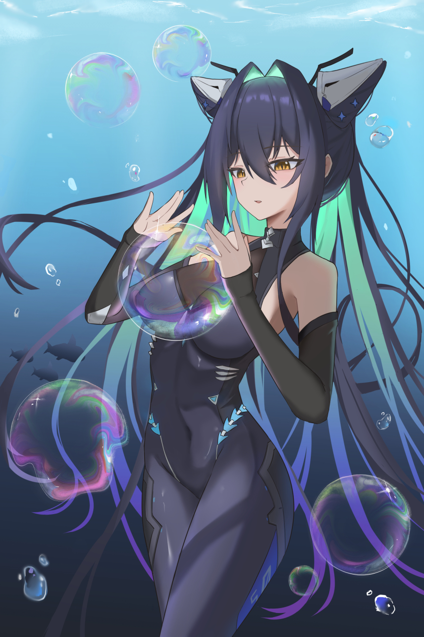 1girl absurdres black_bodysuit black_gloves black_hair bodysuit bubble colored_inner_hair commentary_request covered_navel daguaishougemola elbow_gloves fingerless_gloves gloves goddess_of_victory:_nikke green_hair hair_intakes highres little_mermaid_(nikke) long_hair multicolored_hair parted_lips solo twintails two-tone_hair underwater very_long_hair yellow_eyes